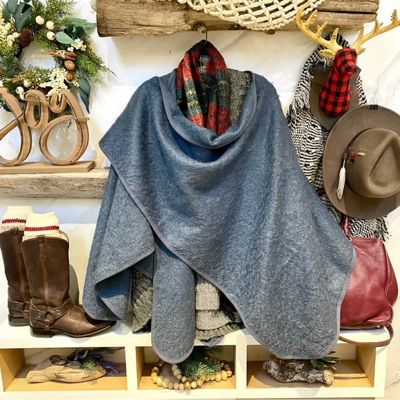 Rare Made in Scotland RANNOCH DESIGNS Mohair Wool Cape w equestrian vibe - Picture 3 of 9